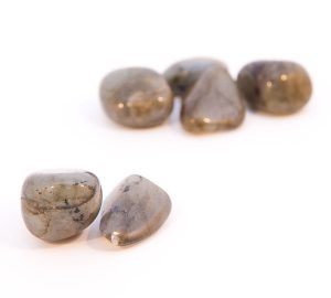 Labradorite (Pierres roulées. Moyen modèle)-0