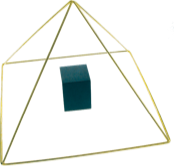 Pyramide en laiton avec Chambre en bois-0