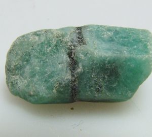 pierre brute emeraude-0